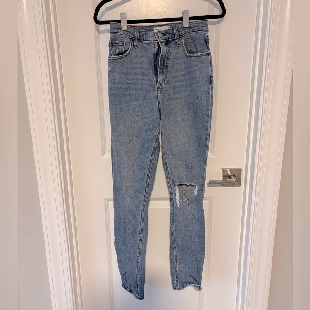 Abercrombie & Fitch Curve Love 90s Straight Leg Jeans - Size 27/4